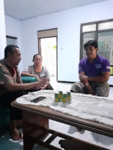 Tim jasa kontraktor Blitar sedang survei lokasi