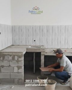 Proses renovasi dapur meja cor dan kamar mandi minimalis hemat biaya di Blitar oleh Patrialand.
