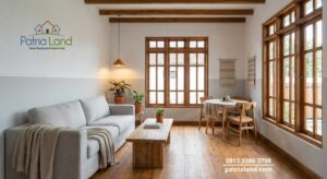 Desain interior rumah gaya Scandinavian nuansa putih dan kayu hangat yang bersih dan terang.