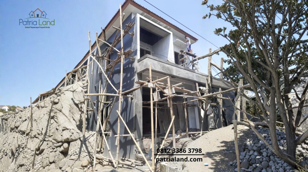 Konstruksi struktur beton bertulang untuk bangunan ruko komersial yang kuat.