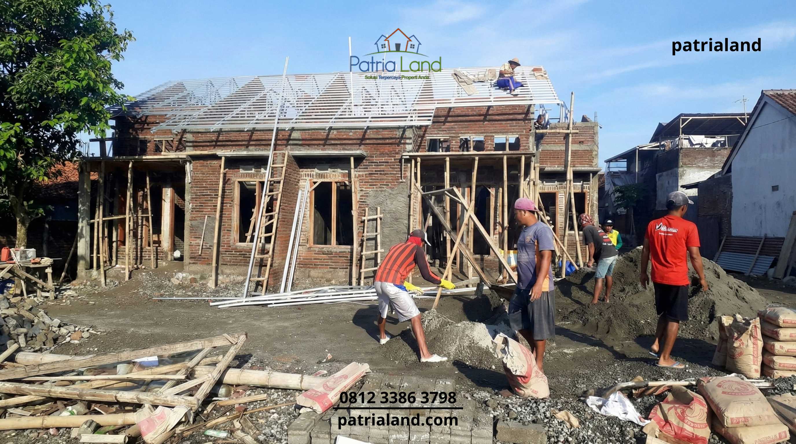 Hasil pemasangan kanopi baja ringan Blitar model minimalis untuk carport rumah yang kokoh dan rapi.