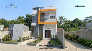 Fasad rumah modern yang berdiri kokoh berkat pemilihan struktur pondasi yang tepat dan kuat.