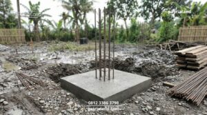 Struktur cor beton pondasi footplate yang wajib digunakan untuk menahan beban rumah 2 lantai dengan kedalaman hingga 2 meter.