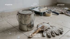 Persiapan dan cara menghilangkan cat di keramik lantai pasca renovasi rumah agar kembali bersih mengkilap.