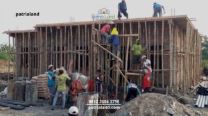 Kesalahan fatal saat renovasi beli material sendiri yang justru membuat anggaran rumah overbudget dan boncos.