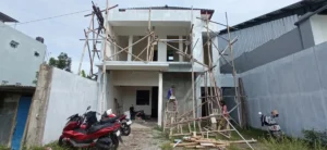 Progres pembangunan rumah dua lantai milik Pak Jojo di Bendogerit oleh Patria Land, jasa bangun rumah Blitar terpercaya.