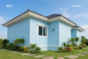 Cat eksterior rumah warna Biru Muda Tropical Cool dari Cendana Paints.