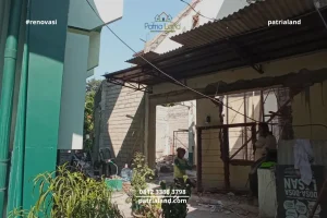 Progres tampak depan renovasi Wisma Mubaligh yang berlokasi di sebelah Masjid At Taqwa