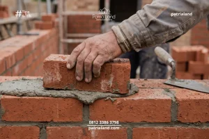 Tambahkan cadangan minimal 10 persen saat menghitung kebutuhan bata merah agar tidak kurang.
