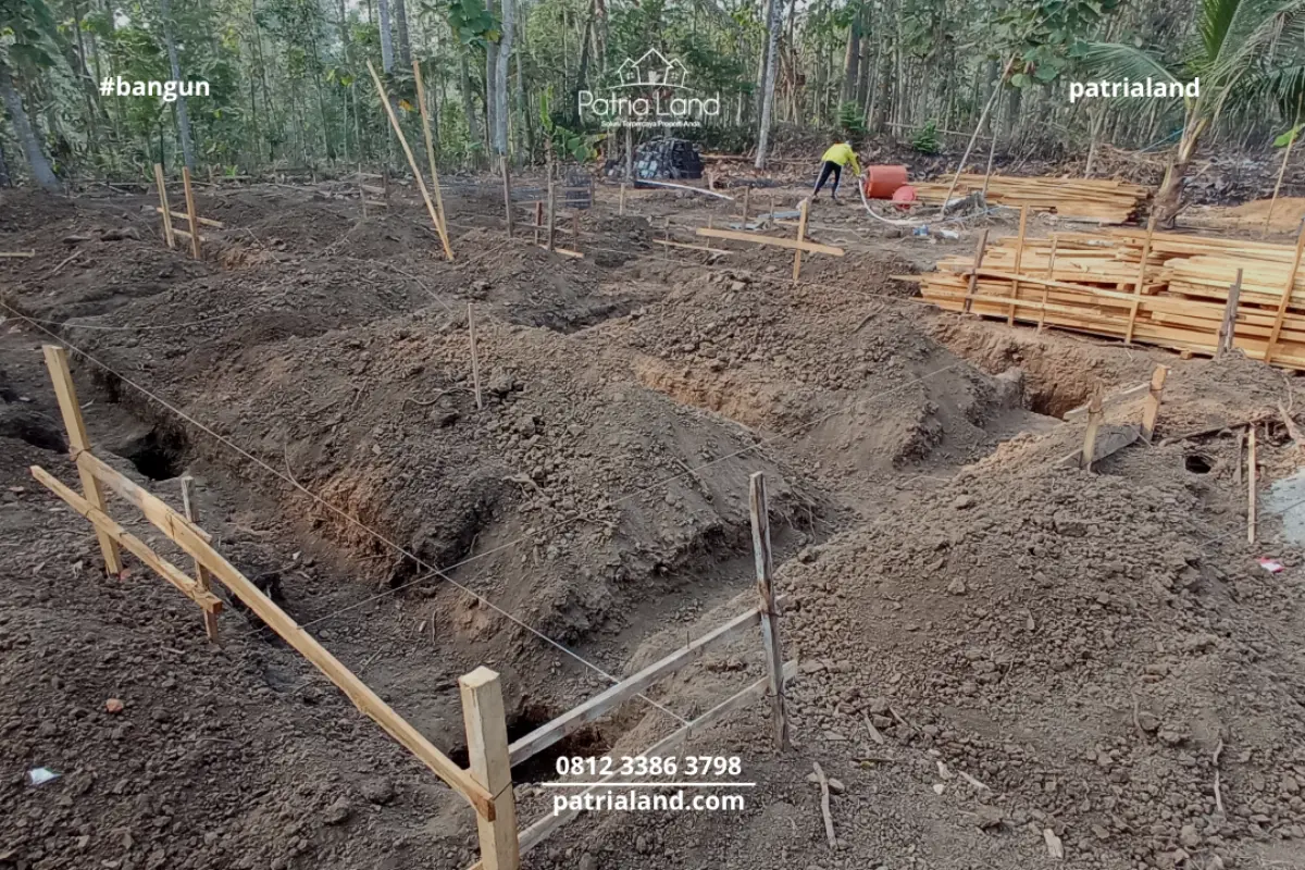 Proyek Jasa Bangun Rumah Blitar: Langkah Awal Peletakan Batu Pertama Kediaman Pak Gilang di Kesamben