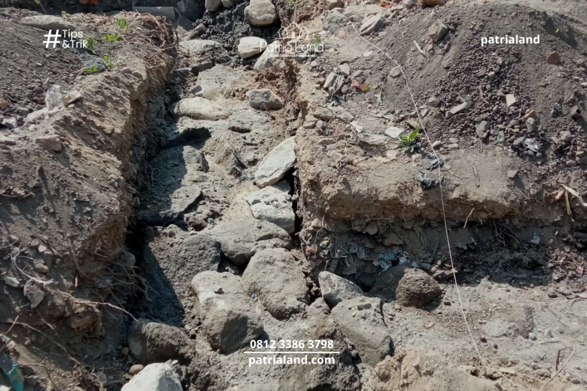 Tim jasa kontraktor Blitar PatriaLand bekerja secara profesional dan transparan dalam setiap tahapan bangun rumah.